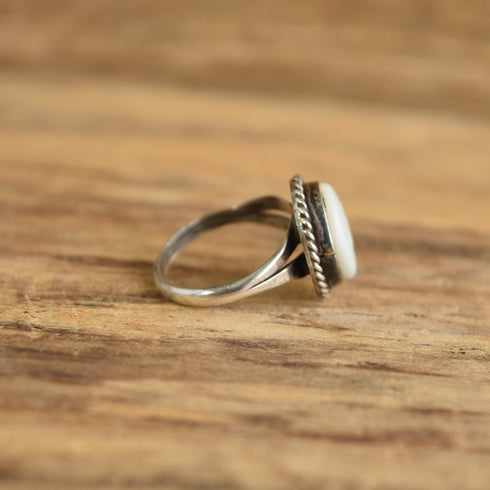 Round Inlay Flower Ring - Size 8